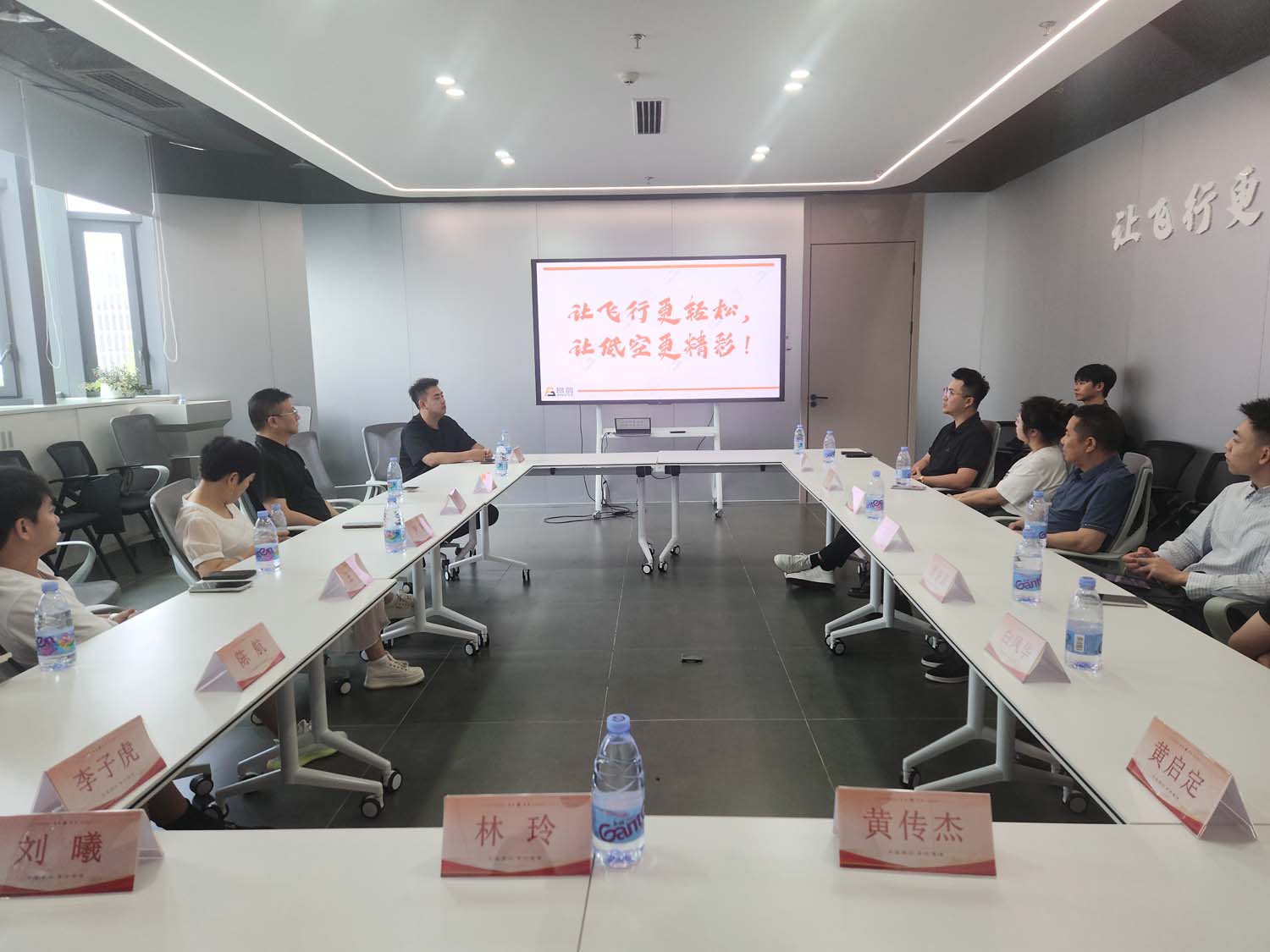 四川省青商會赴昂鴿集團(tuán)參觀學(xué)習(xí)  共探低空經(jīng)濟(jì)發(fā)展新機(jī)遇